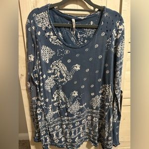 Magnolia Pearl Distressed Blue Cotton Jersey Long Sleeve Printed Tee